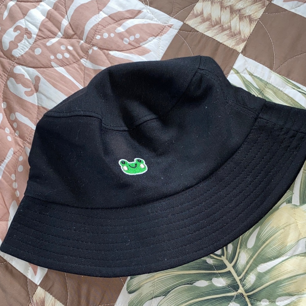NWOT Black Kids Bucket Hat with Frog Patch